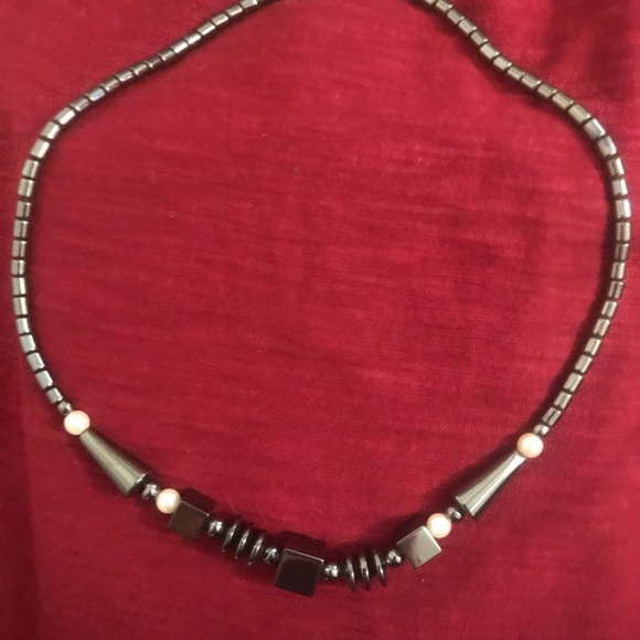 Jewelry - Hematite and Pearl Necklace 16"